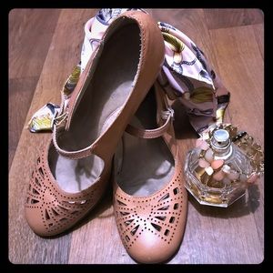 Retro pinup sweetheart heels